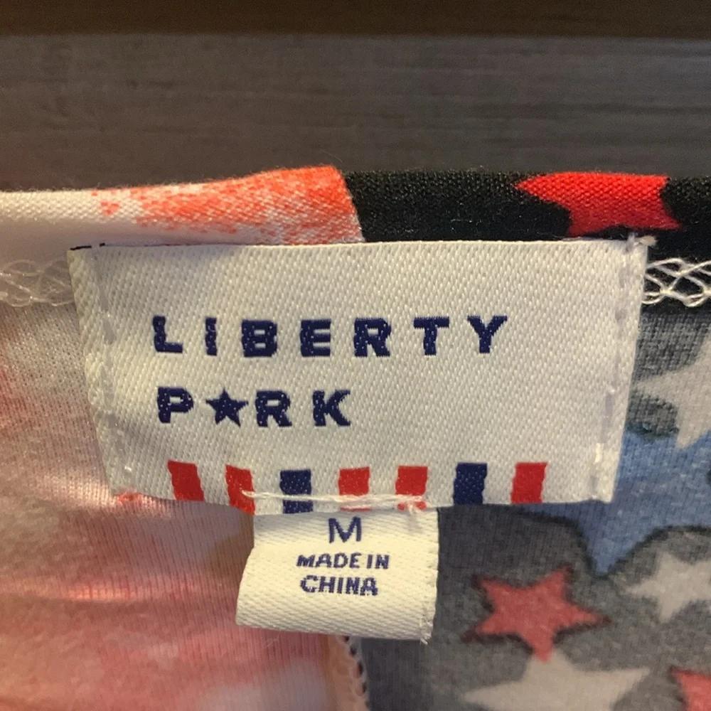 Liberty Park Patriotic Topper NWOT - Picture 5 of 7